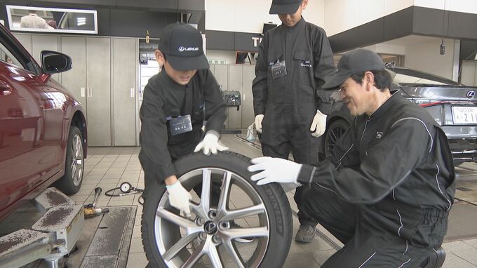 点検作業やセールス業務　小学生が自動車販売店で仕事体験　山口|TBS NEWS DIG