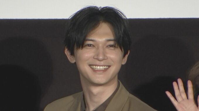 【吉沢亮】　「ぜんぜん年上だと思っていて」　共演した父親役・俳優に驚愕　「衝撃の事実です」|TBS NEWS DIG