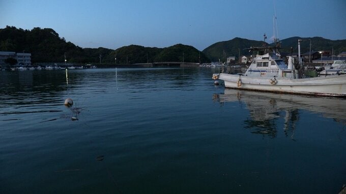 「父が海に浮いている」86歳男性が死亡…自身の船の横でうつ伏せで浮かぶ、船を見に行き事故に遭った可能性視野に捜査【高知・宿毛】　|　高知のニュース・天気｜KUTV NEWS | KUTVテレビ高知