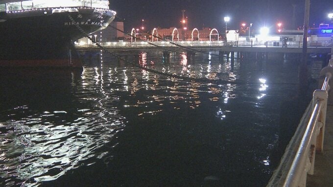 横浜・山下公園前の海で上半身のみの遺体が見つかった事件　遺体が45歳女性と判明　警察が死体遺棄事件として捜査|TBS NEWS DIG