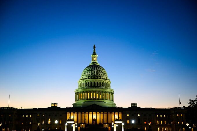 米政府、史上最長の閉鎖に終止符－トランプ氏がつなぎ予算案に署名