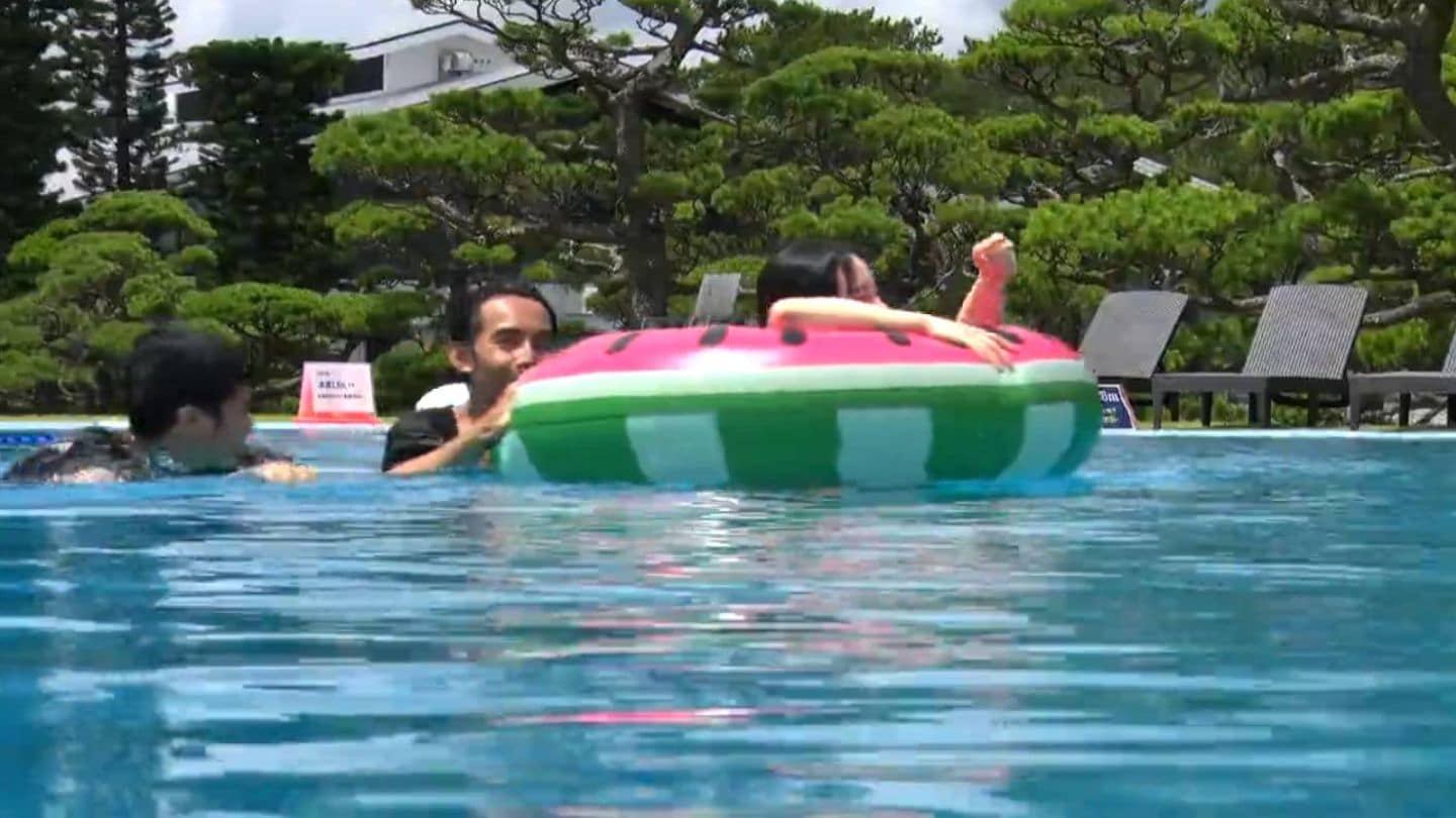 幼稚園児プール全裸