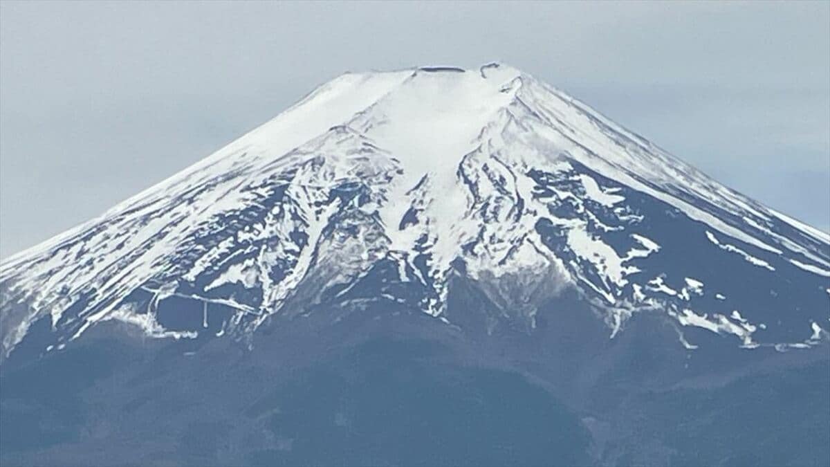 Two American Climbers Rescued Near Mt. Fuji's 9th Station | 山梨の