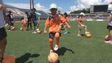 走って!蹴って!園児や小学生がサッカー楽しむ ガールズサッカーフェスティバル | 愛媛のニュース - Nスタえひめ|あいテレビは6チャンネル