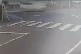 【防犯カメラ映像】ひき逃げ事件の逃走車両か 防犯カメラが捉える 81歳女性はねられ重体 警察が行方追う　仙台・若林区 |TBS NEWS DIG