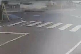 【防犯カメラ映像】ひき逃げ事件の逃走車両か 防犯カメラが捉える 81歳女性はねられ重体 警察が行方追う　仙台・若林区 |TBS NEWS DIG