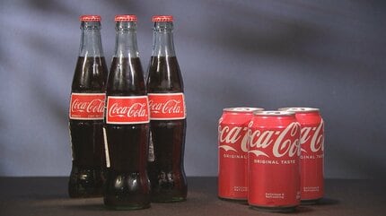 コカ・コーラを咥える虎の一刀彫 サトウキビ使用のコーラ アメリカで今年秋から販売へ トランプ大統領の