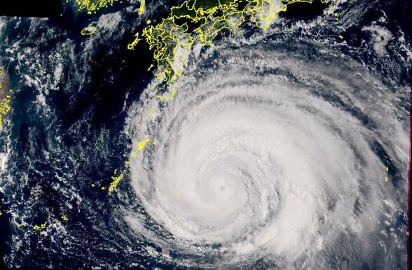 【台風13号】奄美で最大瞬間風速60mの猛烈な風のおそれ 10mの猛烈なしけや大雨に厳重警戒（九州南部も影響長引く）【雨と風のシミュレーション】　|　富山のニュース｜天気・防災｜チューリップテレビ