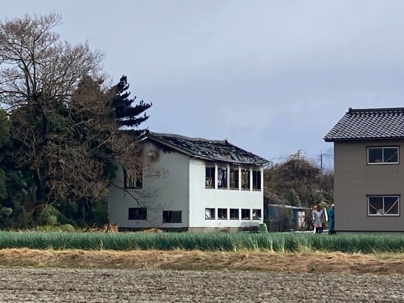 【続報】納屋が燃える火災　通報から約2時間後に鎮火　富山・入善町　|　富山のニュース｜天気・防災｜チューリップテレビ