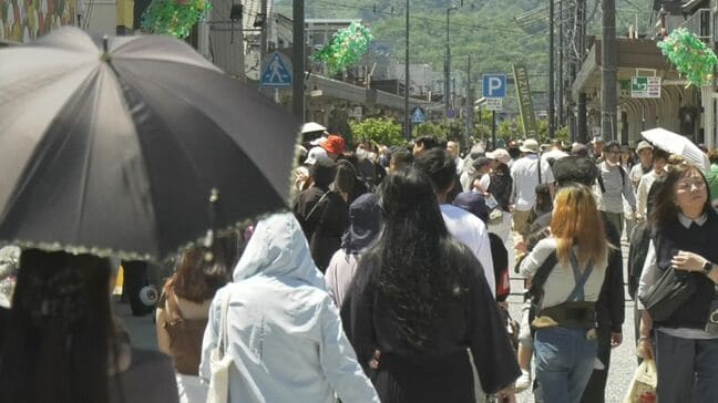 【GW】水木しげるロードは歩行者天国に…道路を埋め尽くすほどの観光客が訪れ大にぎわい　鬼太郎や猫娘のコスプレを楽しむファンも|TBS NEWS DIG