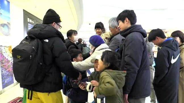 「7年ぶりのふるさと」「甘えます」鹿児島への空の便がピーク 年末年始帰省ラッシュ続く|TBS NEWS DIG