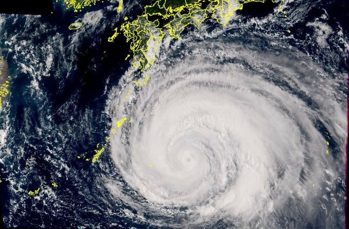 【台風13号】奄美で最大瞬間風速60mの猛烈な風のおそれ 10mの猛烈なしけや大雨に厳重警戒（九州南部も影響長引く）【雨と風のシミュレーション】　|　富山のニュース｜天気・防災｜チューリップテレビ