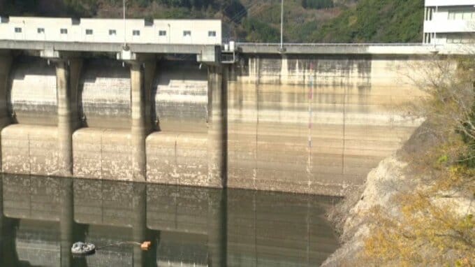 愛媛県内の少雨で鹿野川ダム貯水率がほぼ0%に 肱川のアユ漁獲量減少を懸念 国交省が水質調査へ 愛媛・大洲市|TBS NEWS DIG