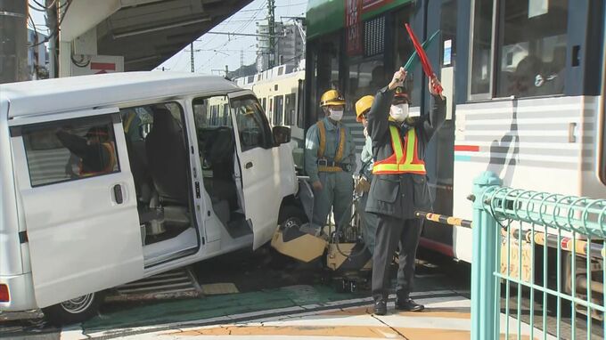 「踏切で事故」と通報　車が遮断棒に衝突　３台が絡む複数台が絡む事故か　運行ダイヤには影響なし　広島市　|　RCC NEWS | 広島ニュース | RCC中国放送