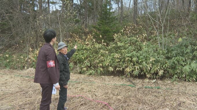 発砲時の状況を説明する池上さん（4月）
