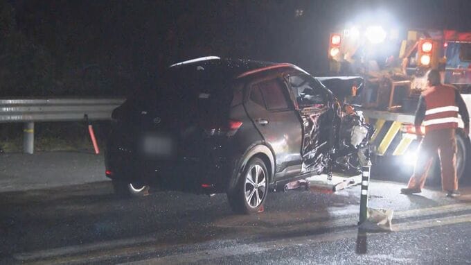 東九州道で6台がからむ事故　乗用車が中央分離帯を突き破り対向車線の車と衝突→他の車も追突や横転など　4時間にわたり通行止めに　重傷者なし　|　福岡のニュース｜RKB NEWS｜RKB毎日放送