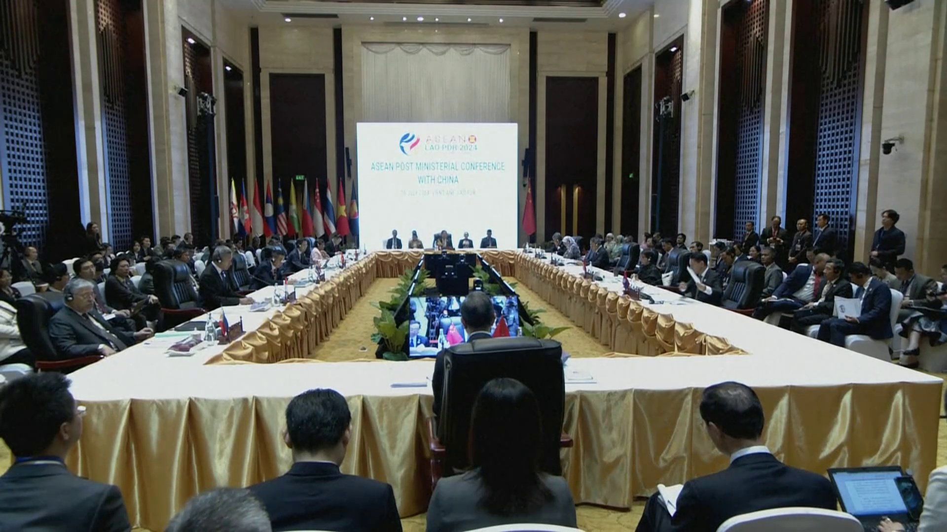 中国外相とASEANの外相らがラオスで会議 南シナ海の問題について