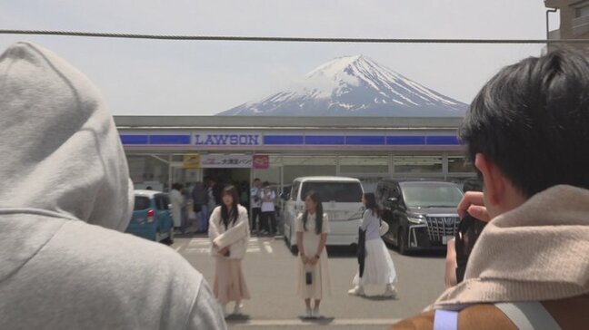富士山コンビニ　黒幕騒動から1年　ボヤ騒ぎも　ゴミのポイ捨てや路上喫煙など続く　山梨・富士河口湖町|TBS NEWS DIG