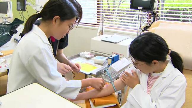 子どもたちが医者になりきり献血学ぶ「キッズ献血」豪雨による献血イベント中止で血液不足も懸念　鹿児島|TBS NEWS DIG