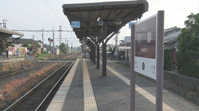 列車が駅ホームの誤った場所で停車、ホームから外れた場所でドアを開けてしまう　原因は「2両編成を1両編成と勘違い」　乗客にけが人なし　島根県出雲市・一畑電車|TBS NEWS DIG