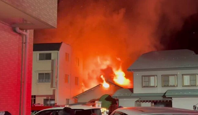 JR伊那北駅近くの住宅で火事　住人の男性1人がけが　隣家にも燃え広がる　長野|TBS NEWS DIG