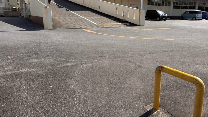 自転車で小学生にぶつかり「大丈夫ね」と声かけ走り去る　鼻血を出した息子に気づき母親が通報　那覇市|TBS NEWS DIG