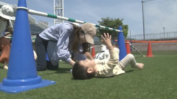 笑顔！歓声！天然芝のサッカーグラウンドで親子スポーツイベント開催　鳥取・鳥取市　|　BSSニュース | BSS山陰放送