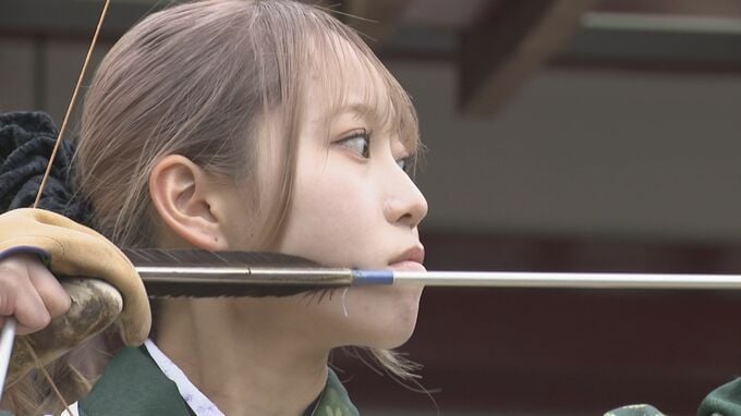 「一歩一歩、成長していきたい」二十歳が邪を射る新年の恒例行事　防府天満宮「弓始式」|TBS NEWS DIG