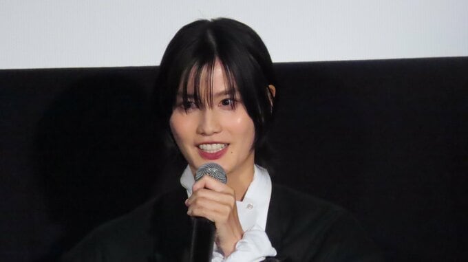 【 橋本愛 】「みなさんも逃げられなくなればいい」客席に恐怖ふりまく舞台挨拶「責任は負えませんけども」|TBS NEWS DIG