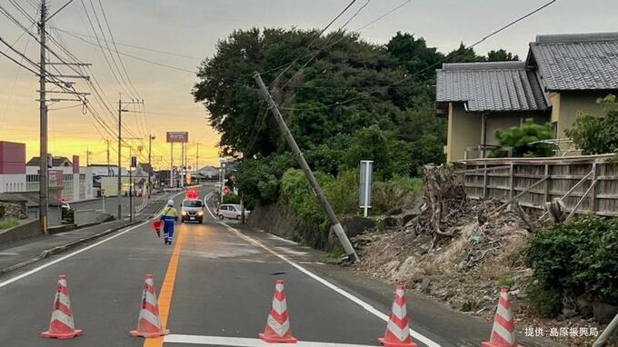 国道251号の電柱が60度傾く…倒れる危険で一時全面通行止め　車の自損事故　長崎・島原|TBS NEWS DIG