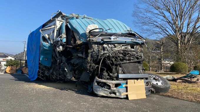 【続報】美咲町で大型トラックが標識柱に衝突　さらに建物の塀に突っ込む　運転していた男性（62）が搬送先の病院で死亡|TBS NEWS DIG
