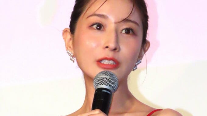 【 田中みな実 】真紅のハイヒール＆ドレスでイベントに登場！　〝すごく痛かったです〟重岡大毅をイジリまくる|TBS NEWS DIG