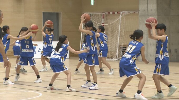 「優勝目指して頑張りたい」ミニバス山梨選抜女子チーム　国際大会で世界の頂点を目指す　|　山梨のニュース | ＵＴＹテレビ山梨