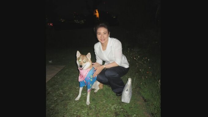 皇后雅子さまと“2ショット” 天皇ご一家の愛犬「由莉」写真を宮内庁が公開　愛子さまが名付け親　病院で子どもたちの心身の健康サポート　セラピー犬として活動|TBS NEWS DIG