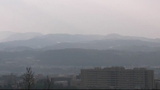 “季節外れの黄砂”で空がかすんだ石川県内 受験生は安心できる週末の天気も週明けは寒波襲来で大雪のおそれ|TBS NEWS DIG