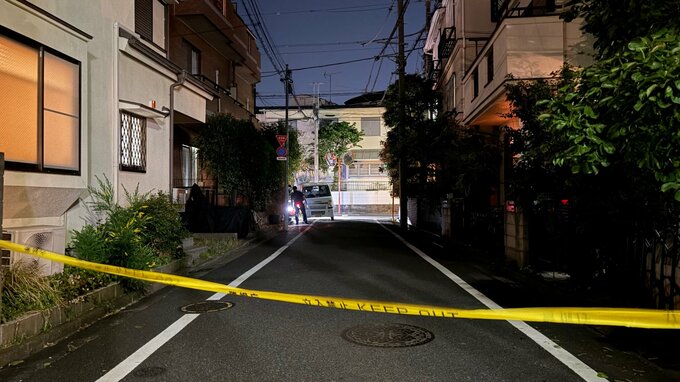 追跡中のパトカーに衝突 軽トラック運転の男（20）を公務執行妨害疑いで現行犯逮捕 男の確保時に警察官が拳銃を1回発砲 発砲によるけが人なし 警視庁|TBS NEWS DIG