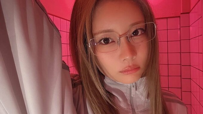 【重盛さと美】「寂しかった？」ピンクのトイレから呼びかけ　クール目な変身にフォロワー感嘆　コメントにも小気味よく返信|TBS NEWS DIG