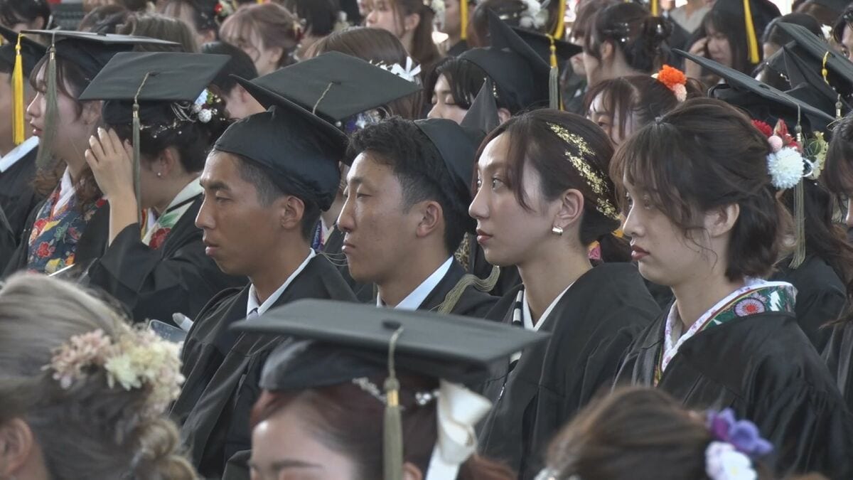 夢や目標を持って日々精進」名桜大学で卒業式 463人が学び舎をあとに