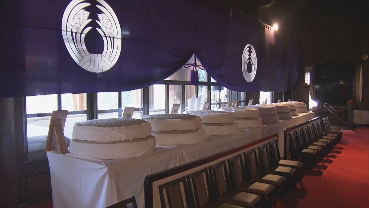 豊川稲荷で新年迎える鏡餅づくり　お経を読みながら餅つき　フードロスにも配慮　直径1．1メートル、重さ30キロの大鏡餅8つ奉納　愛知・豊川市