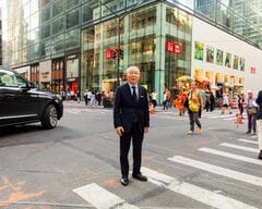 ユニクロの東京旗艦店を柳井氏と歩く「買う立場で考える、全部」−世界26市場を支える経営哲学| TBS CROSS DIG with Bloomberg