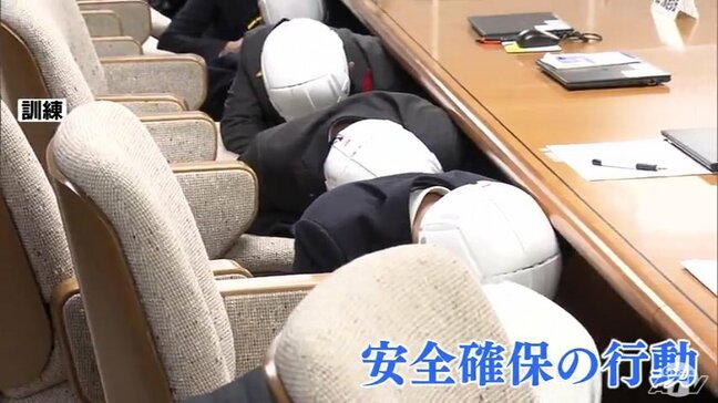 震度7の地震発生を想定して青森県内一斉のシェイクアウト訓練　「あおもり防災ウィーク」に合わせ実施「その瞬間、身を守ることを大切にする訓練」|TBS NEWS DIG