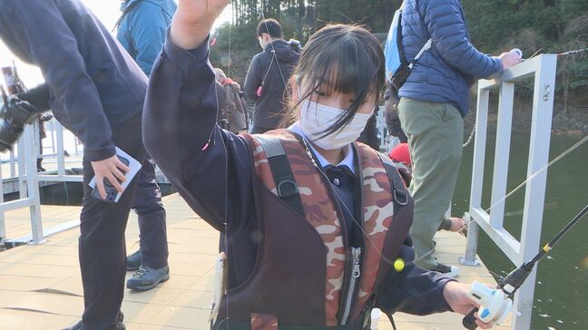 「達成感がすごかった」卒業前の思い出づくり　小学6年生が「ワカサギ釣り」　山口・下関|TBS NEWS DIG