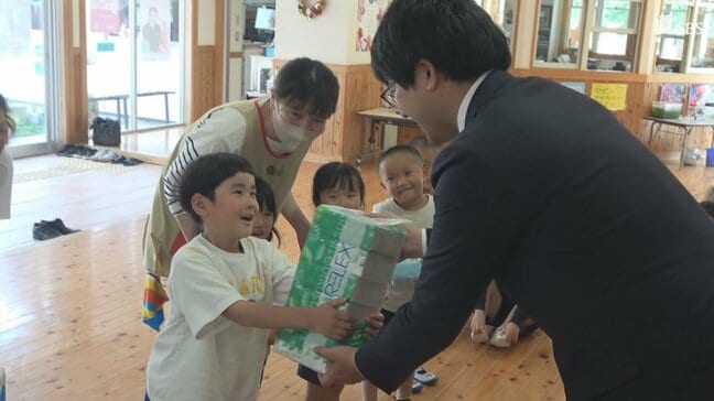 牛乳パックがトイレットペーパーに 河津町のホテルが回収イベントで再生 町内の幼稚園や小中学校に寄贈|TBS NEWS DIG