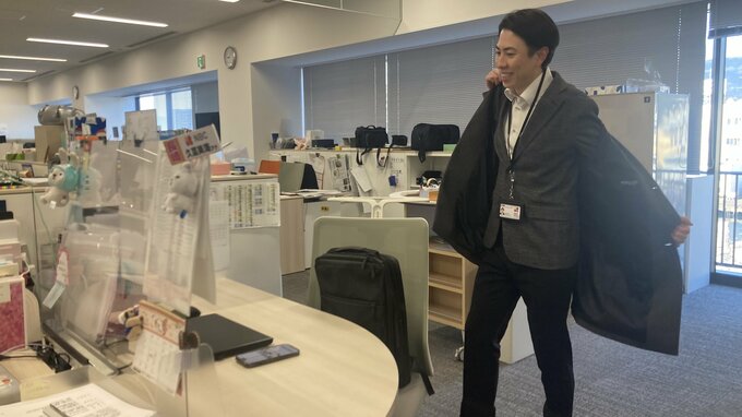 潔癖なの？絶対に机を汚さないアナウンサーが退勤時、PCに書類を“積む”理由　余白つくるルーティーン|TBS NEWS DIG