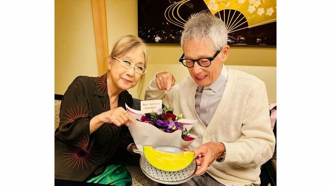 【 高橋真梨子 】　結婚記念日を祝う　夫婦2ショットを披露　「32年前に式を挙げたバミューダでの思い出話しで盛りあがりました♪」|TBS NEWS DIG