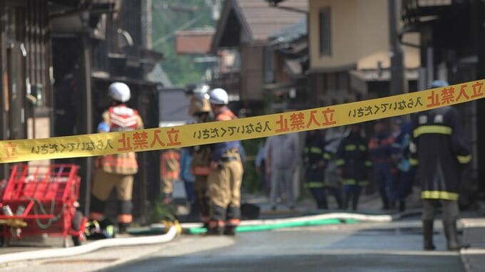 「花火みたいにバンバンバンと音」白山市白峰地区の“重伝建”で火事 けが人なしも木造住宅1棟が全焼するなど計5棟焼ける　|　石川県のニュース｜MRO北陸放送