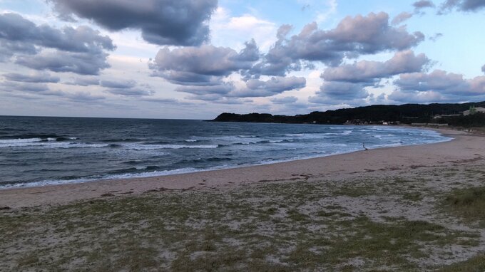 不明のサーファー　サーフボードと共に海岸に漂着　死亡確認　鳥取県・湯梨浜町|TBS NEWS DIG