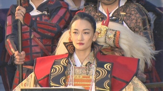 女性初の信玄公役は冨永愛さん　観客数は過去最高の23万人越え　50回目の節目となる信玄公祭り　|TBS NEWS DIG