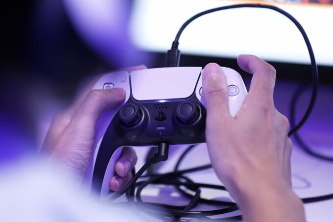 ソニーG、PS5の日本語専用モデルを11月21日発売－価格は5万5000円