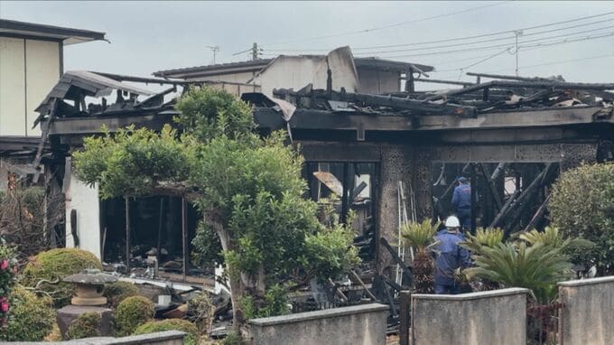 遺体は高齢夫婦か？　島根県江津市で民家全焼　焼け跡から性別不明の2人の遺体|TBS NEWS DIG